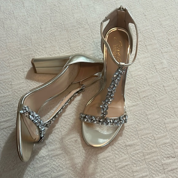 Jewel Badgley Mischka Gold Bedazzled Wedding Heels - Picture 1 of 9